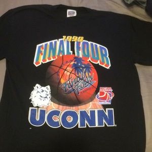Vintage NCAA basketball T
